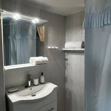 Apartment διαμέρισμα με θέα στην πετροθάλασσα, Petrothalassa Sea View *