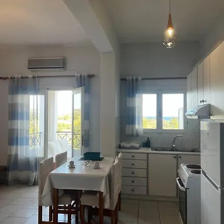 διαμέρισμα με θέα στην πετροθάλασσα, Petrothalassa Sea View Apartment *